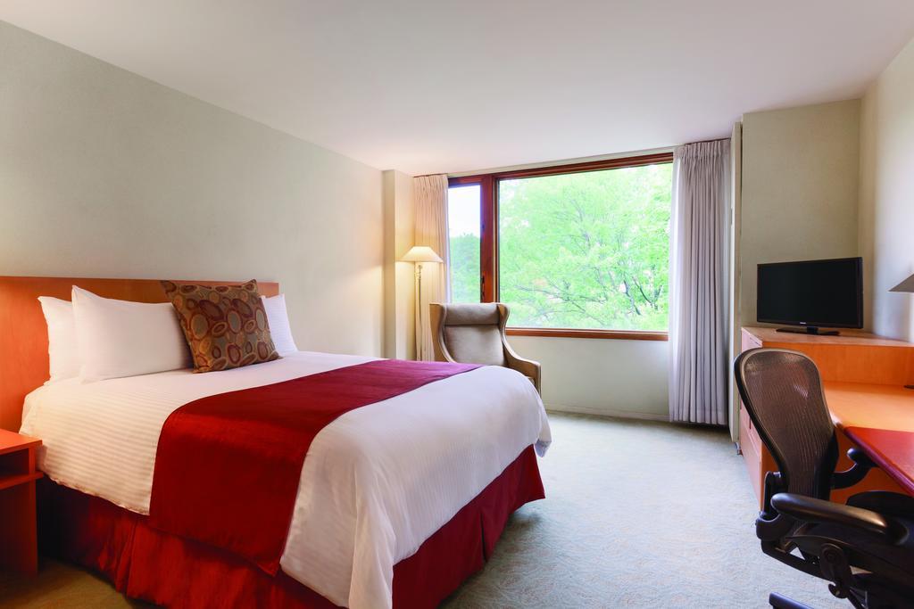 Отель Palisades Premier Conference Center Экстерьер фото